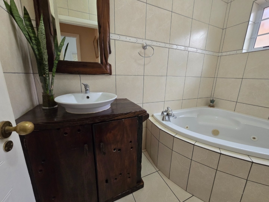 4 Bedroom Property for Sale in Thornton Western Cape